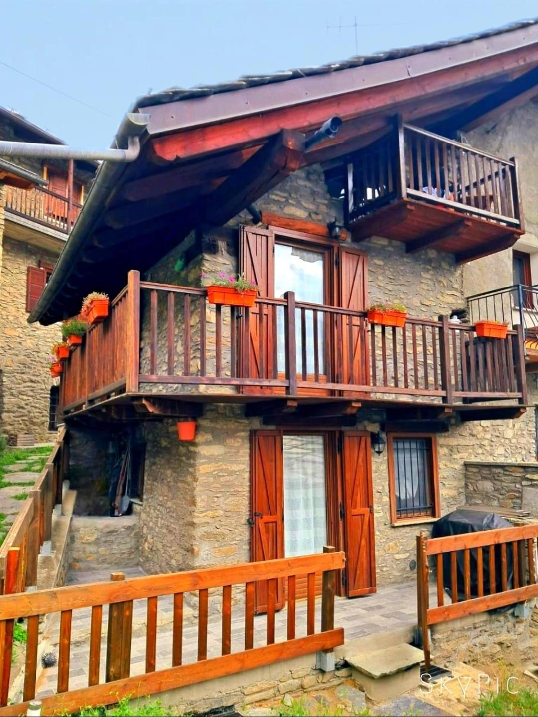 Appartement Maison Bellevue à Aoste Extérieur photo